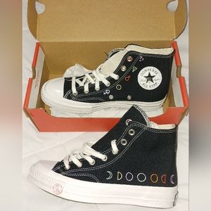 Converse hightops sneakers Size 8